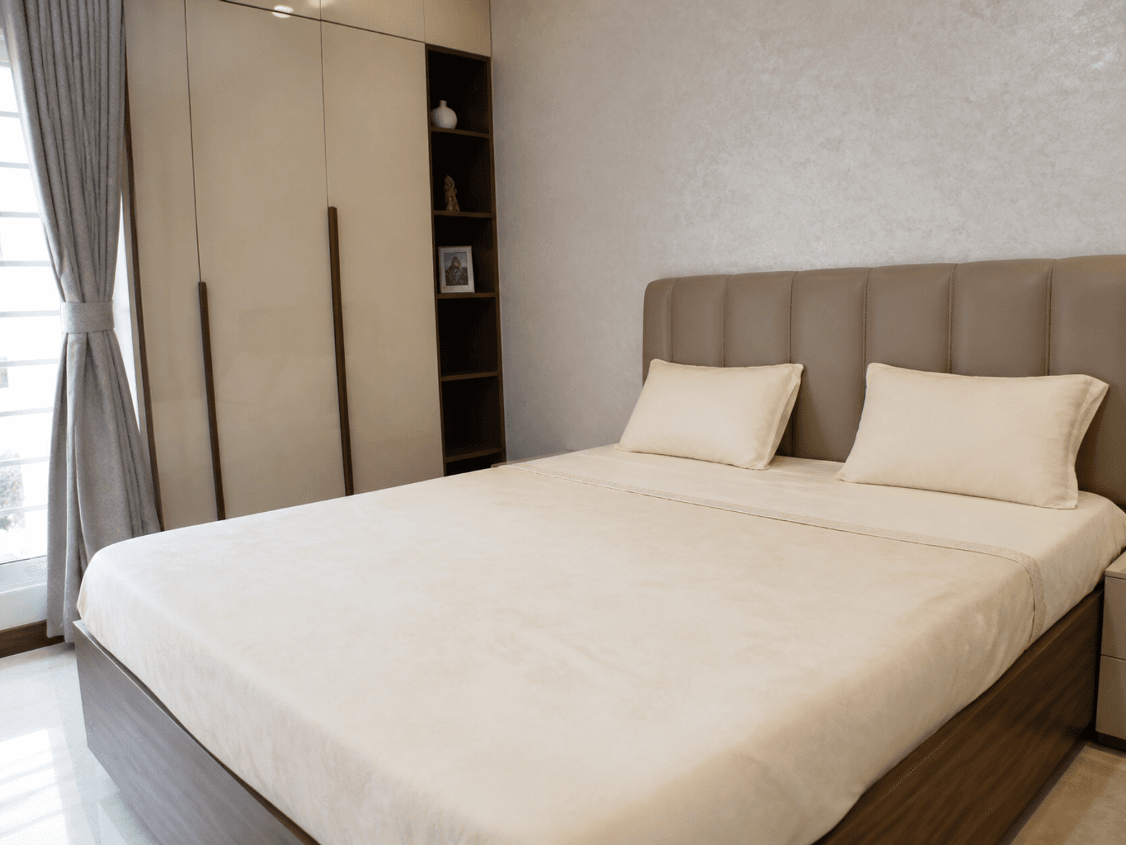 Leatherette headboard in a guest bedroom