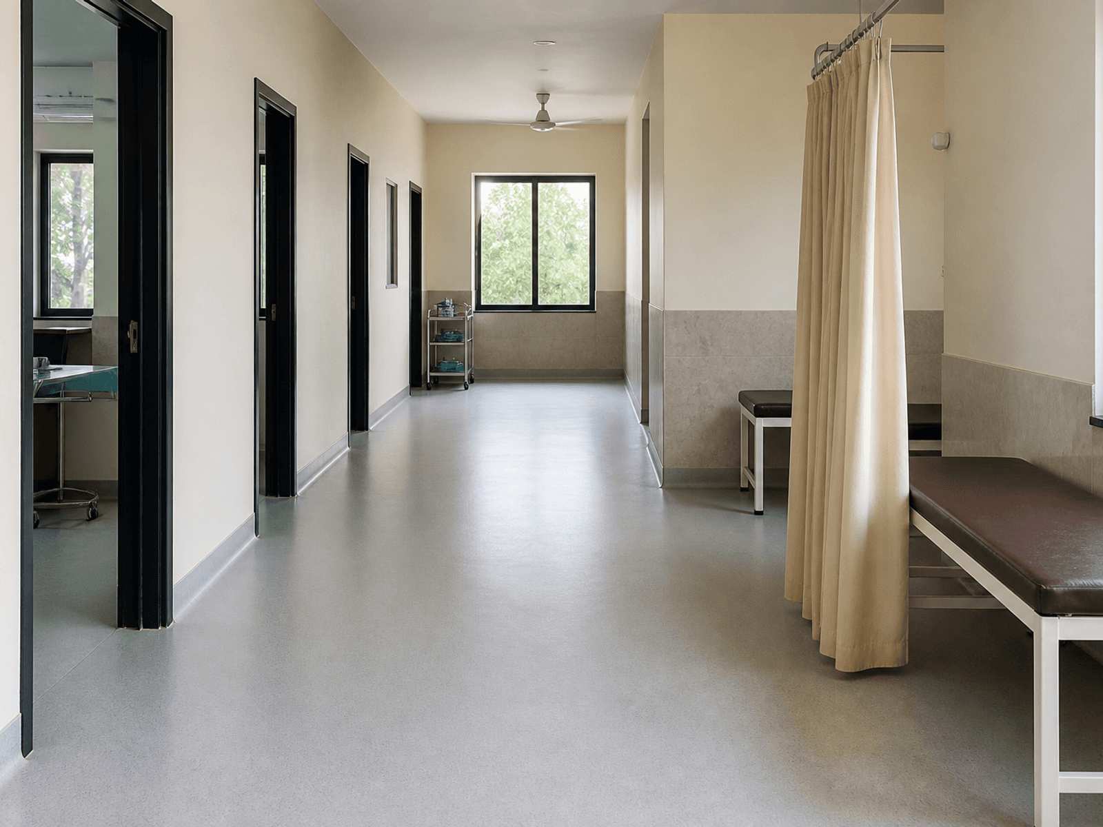 Sealed clinic flooring in a procedure corridor